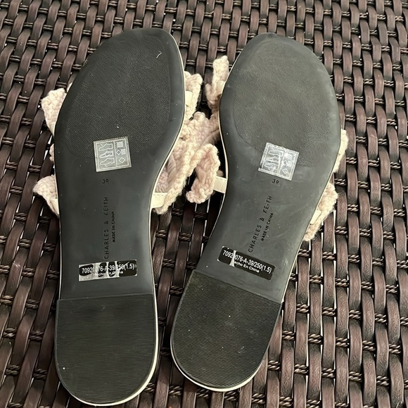 Charles & Keith slip on cream crochet Sandals size 39 - Picture 9 of 13